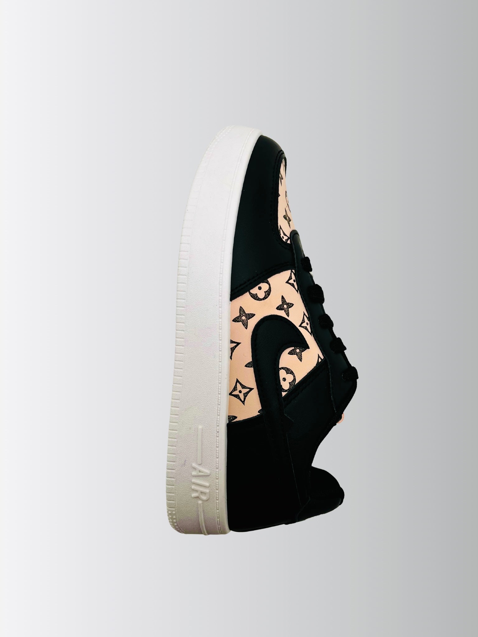 Women’s Casual Sneakers – Stylish & Comfortable Fashion Shoes (Made in China)